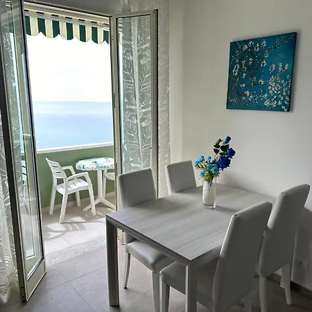 La Casa Del Mar Apartmanhotel 4*